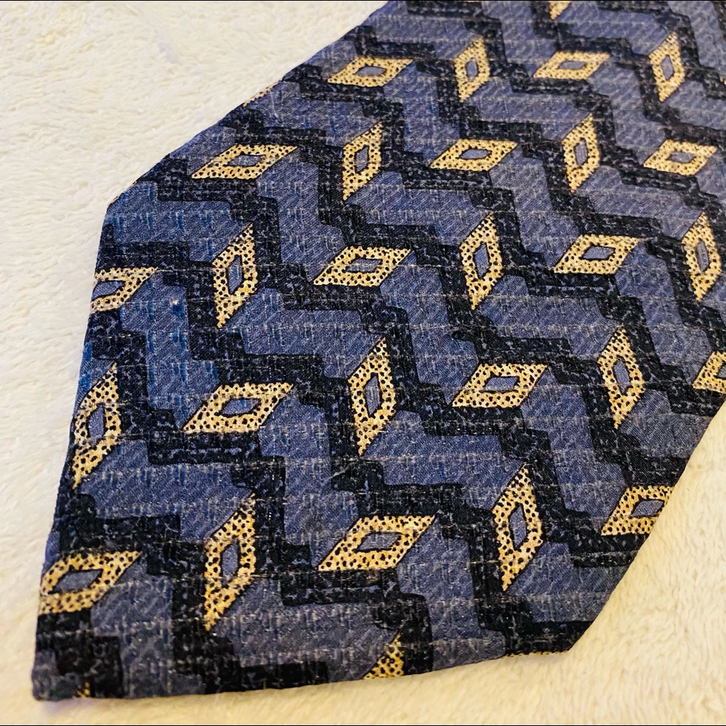 Brand New Stylish Tie By Hart Schaffner  Marx